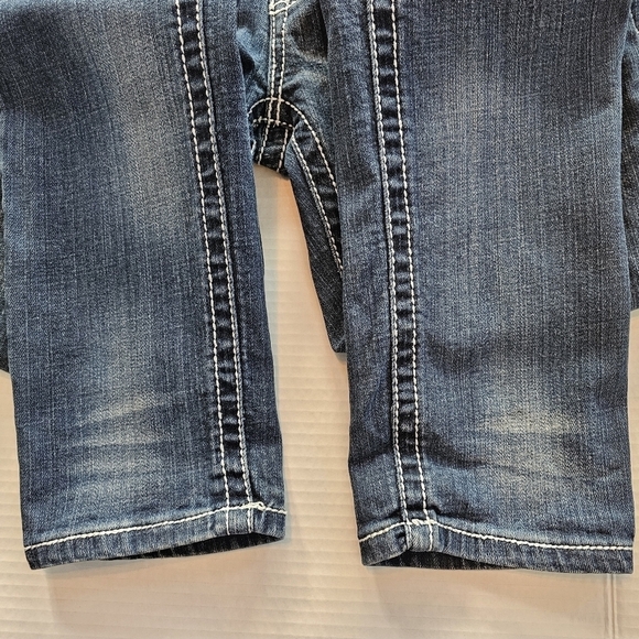 Cute Jeans with Fun Pockets and distressed Detail. Seductions FD. - Picture 11 of 11